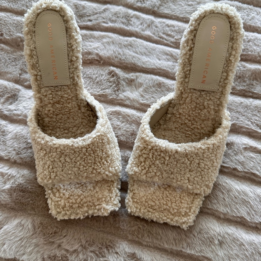 Good American The Standout Cream Sherpa Mule Heels